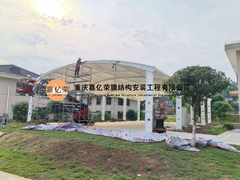 重庆南岸茶园膜结构雨棚车棚项目顺利完工